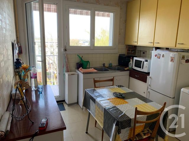 Agrandir la photo Appartement F4 à vendre - 4 pièces - 78,52 m2 - ALLONNES - 72 - PAYS-DE-LOIRE