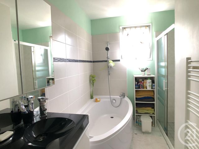 Agrandir la photo Maison à vendre - 6 pièces - 137,83 m2 - LA CHAPELLE ST AUBIN - 72 - PAYS-DE-LOIRE
