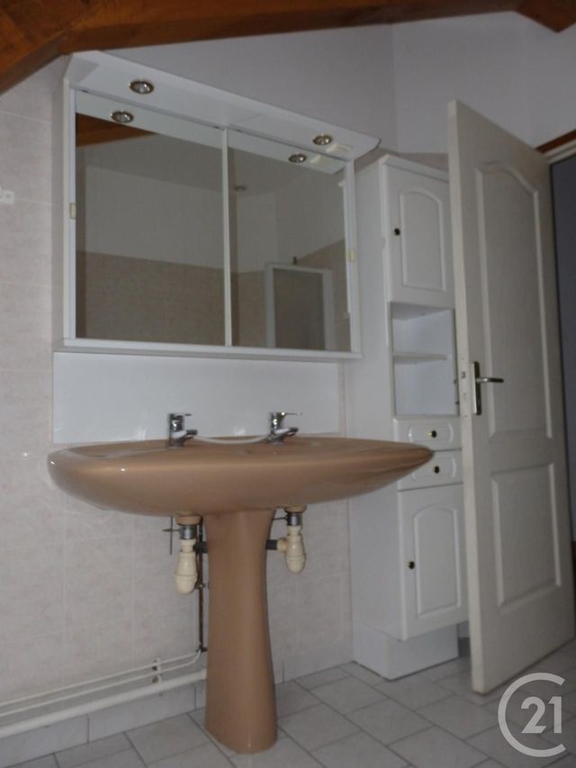 Agrandir la photo Maison à louer - 7 pièces - 101,71 m2 - ST MARS D OUTILLE - 72 - PAYS-DE-LOIRE