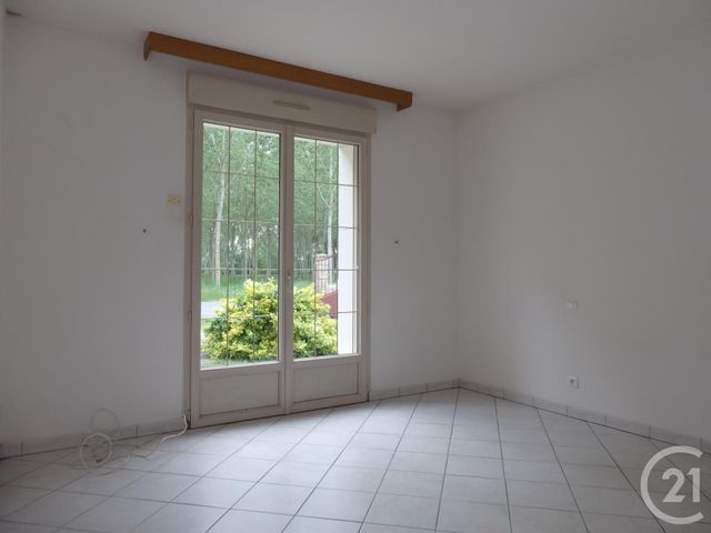 Agrandir la photo Maison à louer - 7 pièces - 101,71 m2 - ST MARS D OUTILLE - 72 - PAYS-DE-LOIRE