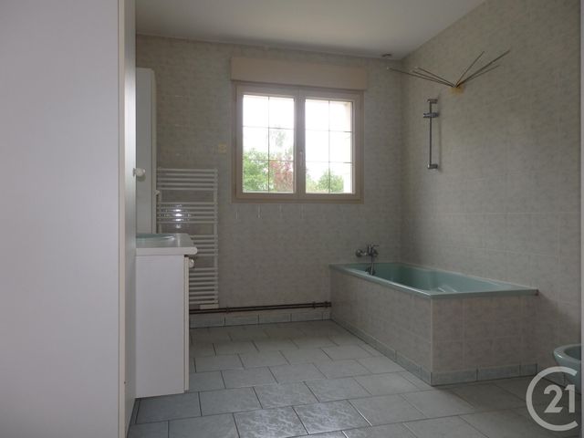 Agrandir la photo Maison à louer - 7 pièces - 101,71 m2 - ST MARS D OUTILLE - 72 - PAYS-DE-LOIRE
