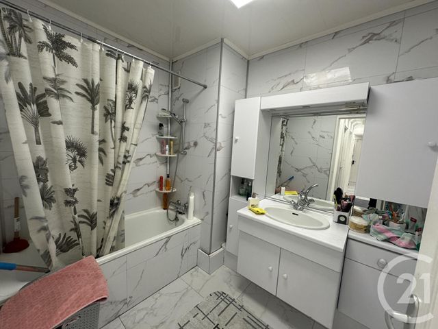Appartement T5 à vendre - 5 pièces - 97,41 m2 - Le Mans - 72 - PAYS-DE-LOIRE