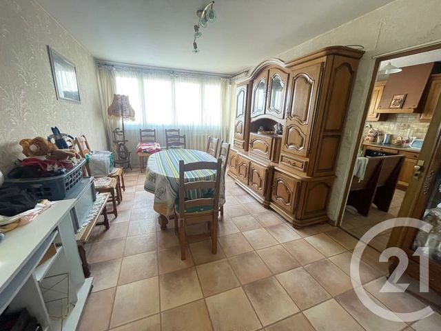 Agrandir la photo Appartement F4 à vendre - 4 pièces - 79,01 m2 - Allonnes - 72 - PAYS-DE-LOIRE