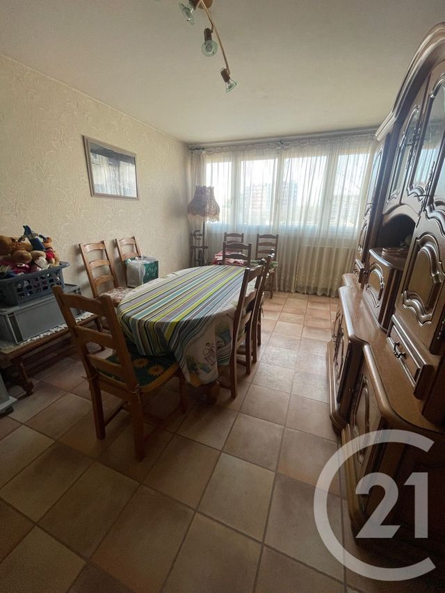Agrandir la photo Appartement F4 à vendre - 4 pièces - 79,01 m2 - Allonnes - 72 - PAYS-DE-LOIRE