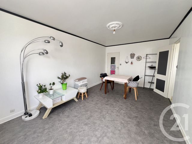 Appartement T3 à vendre - 3 pièces - 67,22 m2 - Allonnes - 72 - PAYS-DE-LOIRE
