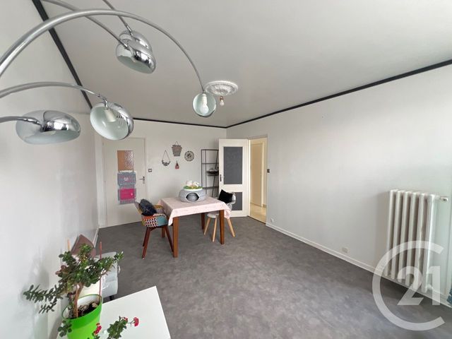 Appartement T3 à vendre - 3 pièces - 67,22 m2 - Allonnes - 72 - PAYS-DE-LOIRE