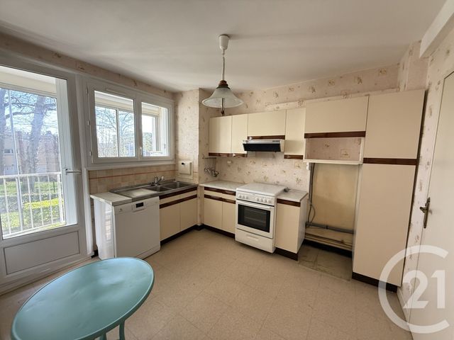 Agrandir la photo Appartement F4 à vendre - 4 pièces - 78,93 m2 - Allonnes - 72 - PAYS-DE-LOIRE