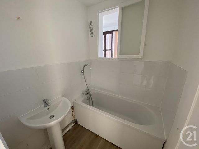 Agrandir la photo Appartement F4 à louer - 4 pièces - 70,67 m2 - Le Mans - 72 - PAYS-DE-LOIRE